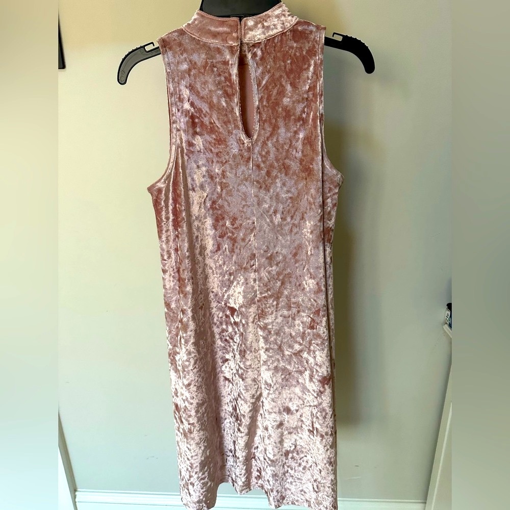 Pink velvet Dress 🌸💗 - Picture 3 of 5